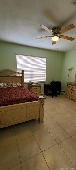 Recently Sold: $205,000 (3 beds, 2 baths, 1298 Square Feet)