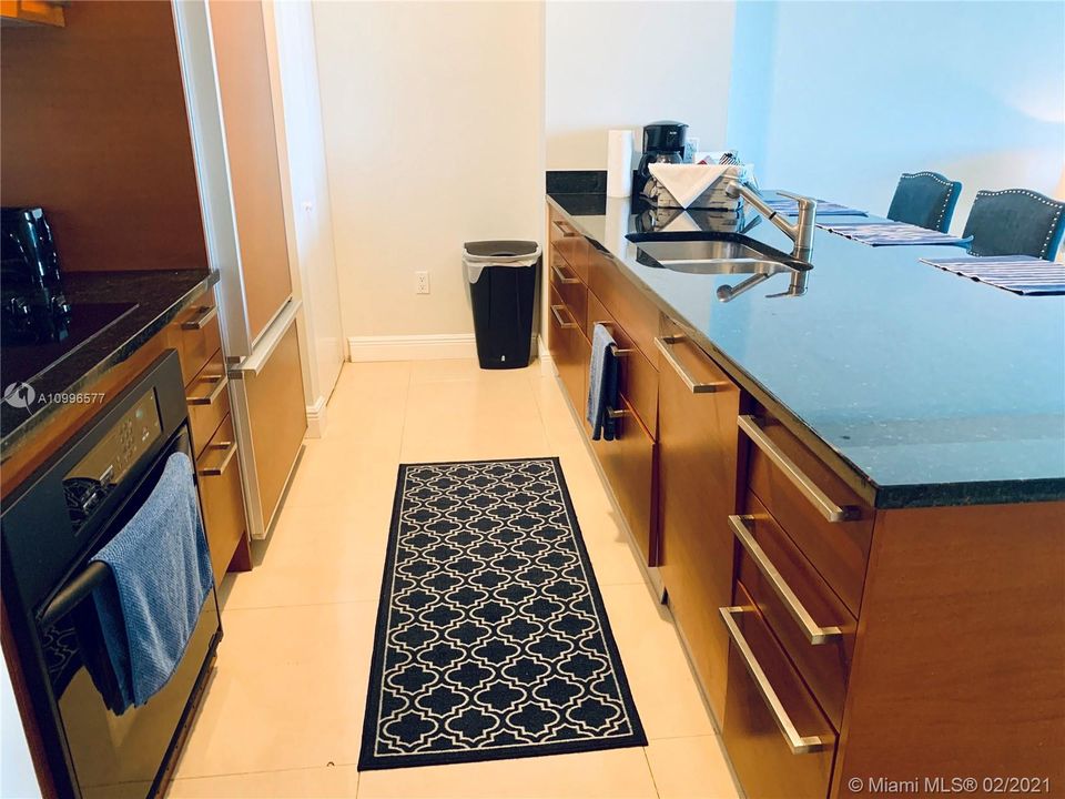 Recently Rented: $3,500 (1 beds, 1 baths, 844 Square Feet)