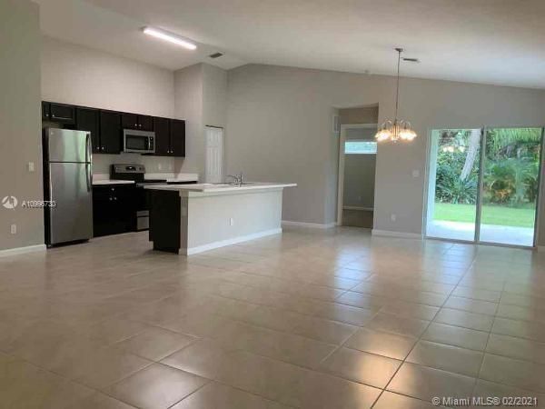 Recently Rented: $2,145 (4 beds, 2 baths, 1821 Square Feet)