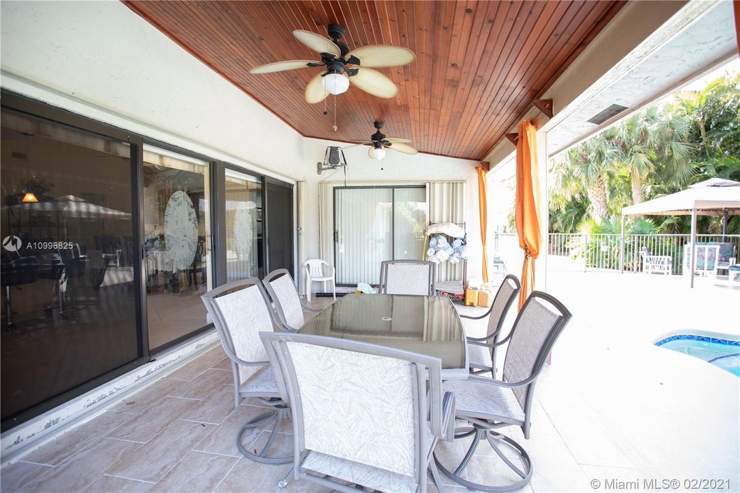 最近售出: $565,000 (4 贝兹, 3 浴室, 2719 平方英尺)