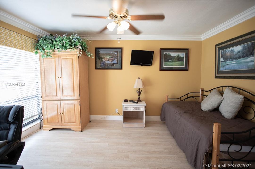 最近售出: $565,000 (4 贝兹, 3 浴室, 2719 平方英尺)