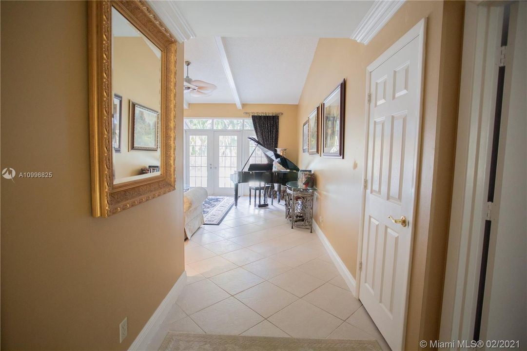 最近售出: $565,000 (4 贝兹, 3 浴室, 2719 平方英尺)