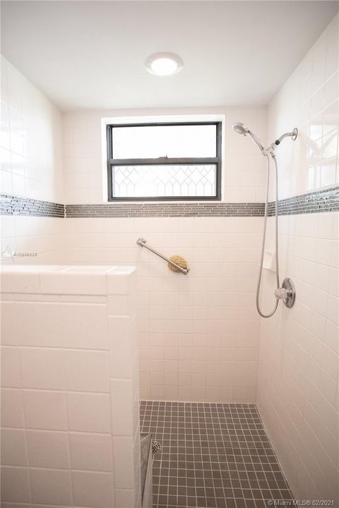 最近售出: $565,000 (4 贝兹, 3 浴室, 2719 平方英尺)