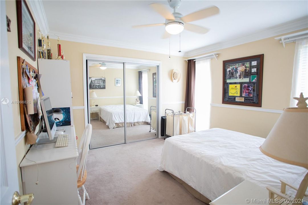 最近售出: $565,000 (4 贝兹, 3 浴室, 2719 平方英尺)