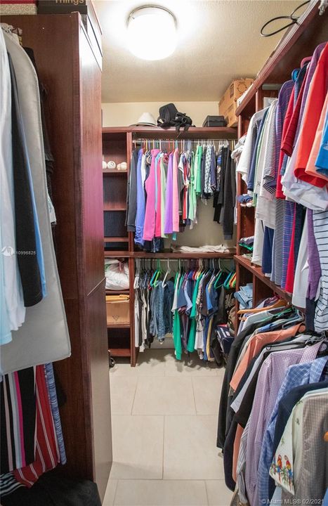 最近售出: $565,000 (4 贝兹, 3 浴室, 2719 平方英尺)