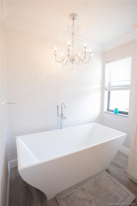 最近售出: $565,000 (4 贝兹, 3 浴室, 2719 平方英尺)