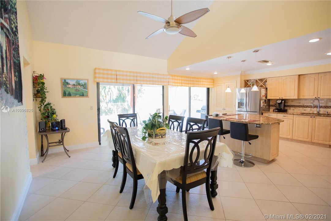 最近售出: $565,000 (4 贝兹, 3 浴室, 2719 平方英尺)