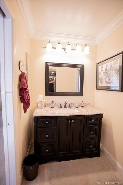 最近售出: $565,000 (4 贝兹, 3 浴室, 2719 平方英尺)