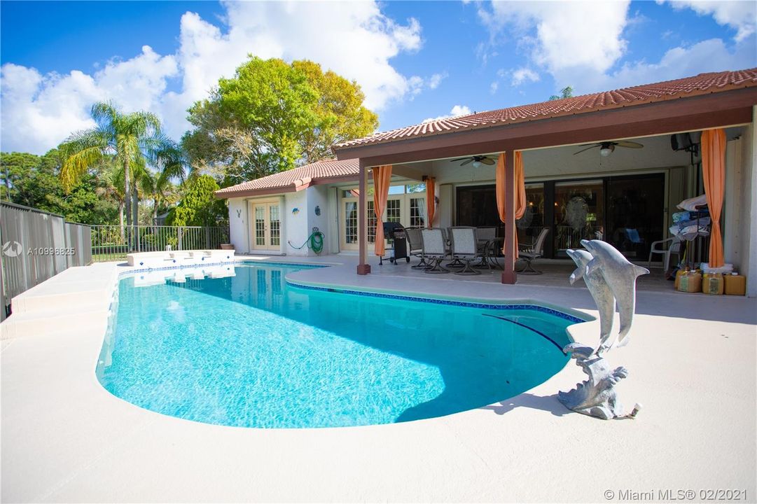 最近售出: $565,000 (4 贝兹, 3 浴室, 2719 平方英尺)