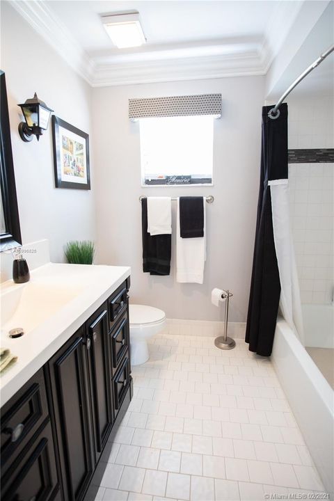 最近售出: $565,000 (4 贝兹, 3 浴室, 2719 平方英尺)