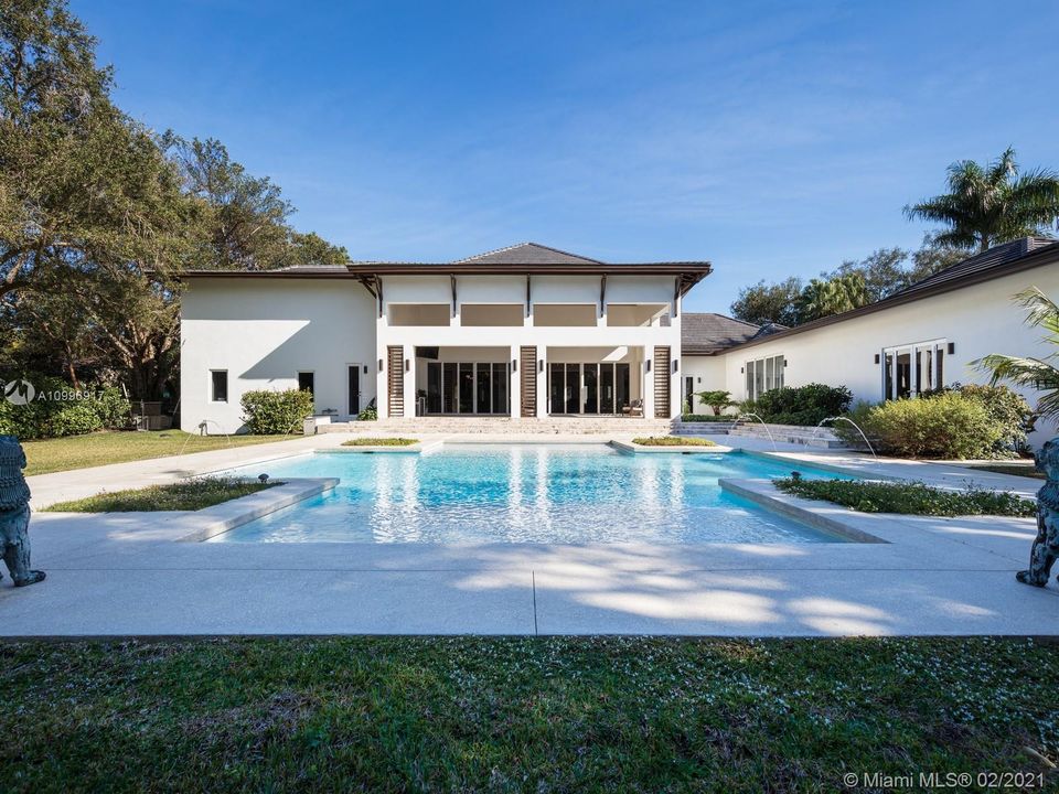 Recently Sold: $3,500,000 (5 beds, 6 baths, 7247 Square Feet)