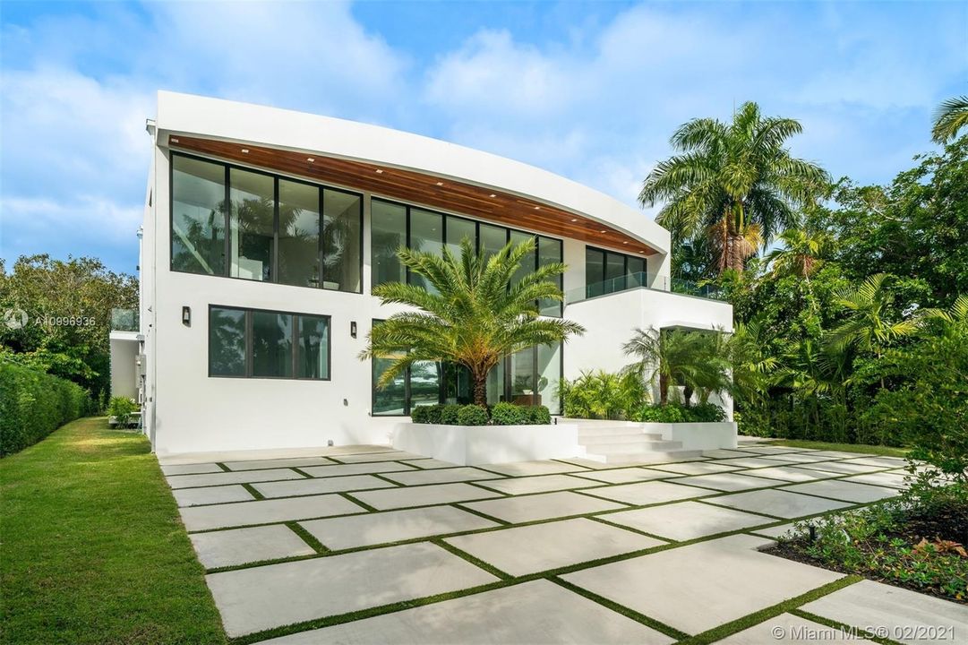 Recently Sold: $5,500,000 (5 beds, 5 baths, 4434 Square Feet)
