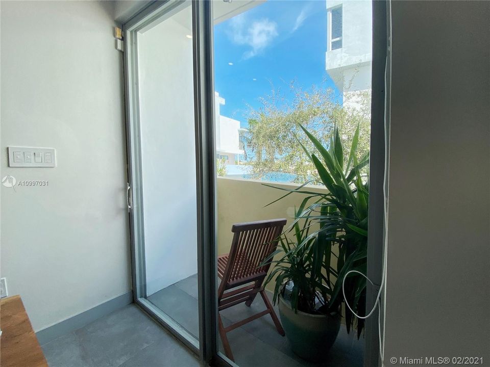 Recently Sold: $780,000 (2 beds, 2 baths, 1927 Square Feet)