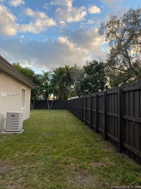 Recently Sold: $450,000 (3 beds, 2 baths, 825 Square Feet)