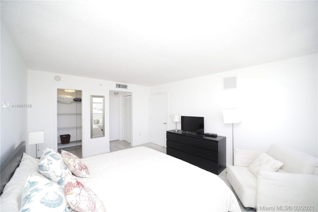 Recently Rented: $2,500 (1 beds, 1 baths, 825 Square Feet)
