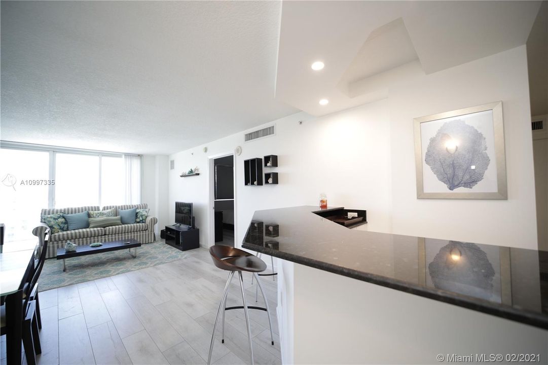 Recently Rented: $2,500 (1 beds, 1 baths, 825 Square Feet)