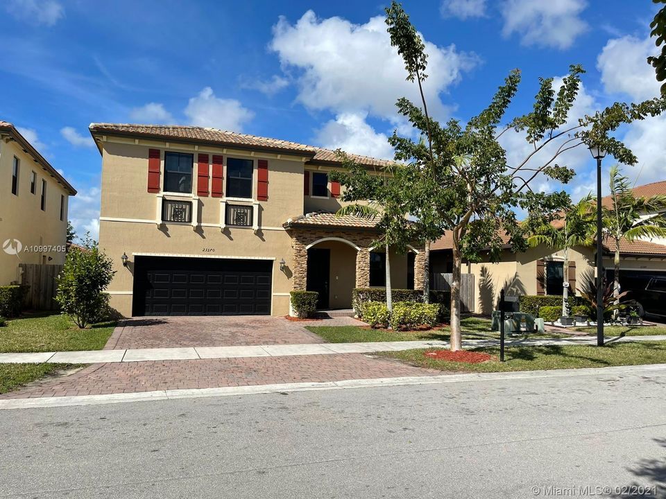 Recently Sold: $420,000 (4 beds, 2 baths, 2437 Square Feet)