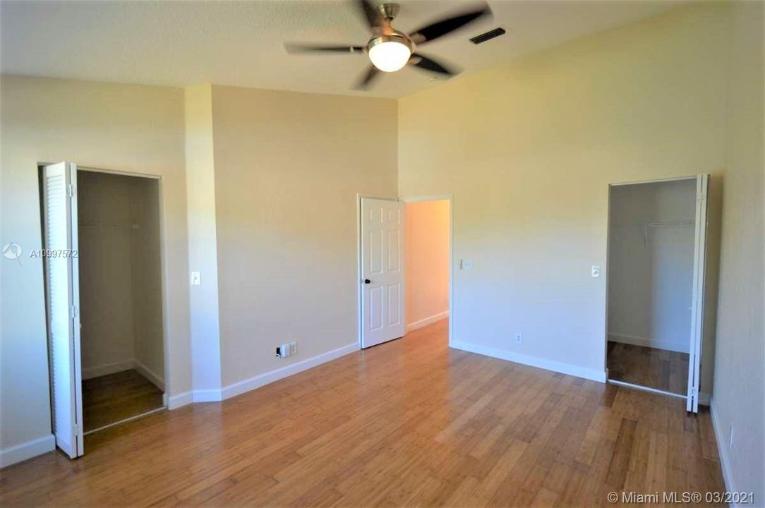 Recently Rented: $2,100 (2 beds, 2 baths, 1168 Square Feet)