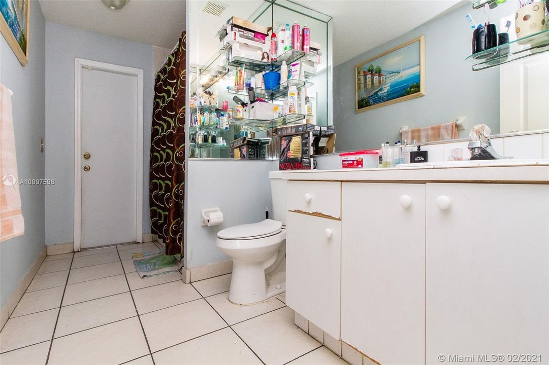 最近售出: $399,000 (4 贝兹, 2 浴室, 1649 平方英尺)