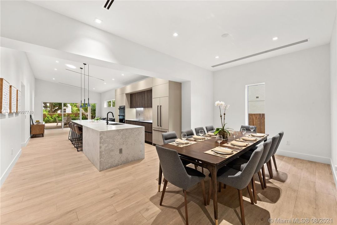Recently Sold: $1,700,000 (4 beds, 4 baths, 2683 Square Feet)