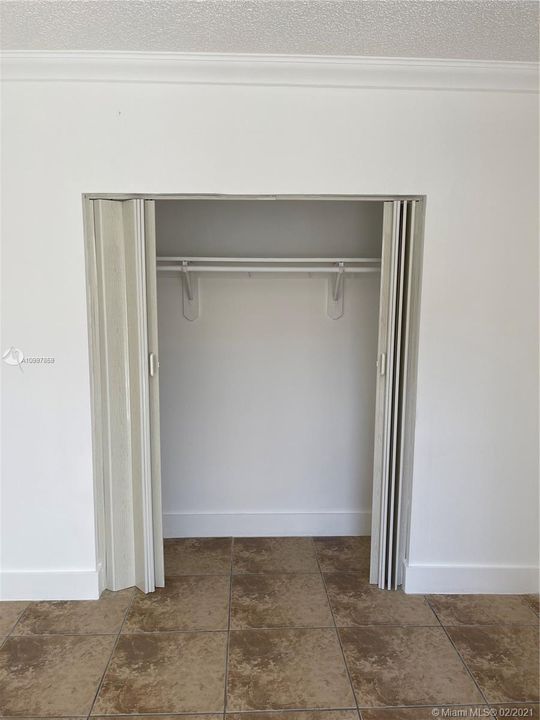 Recently Sold: $130,000 (2 beds, 1 baths, 715 Square Feet)