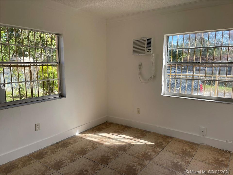 Recently Sold: $130,000 (2 beds, 1 baths, 715 Square Feet)