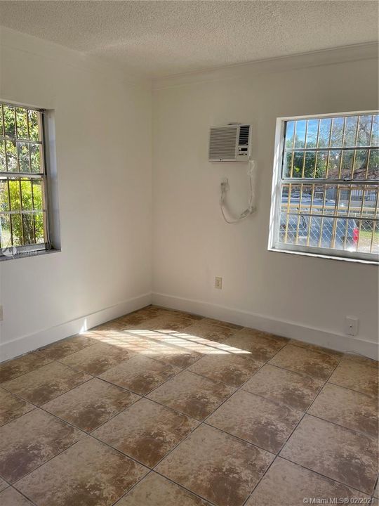 Recently Sold: $130,000 (2 beds, 1 baths, 715 Square Feet)