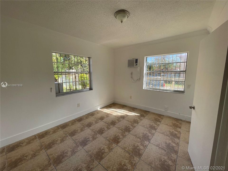 Recently Sold: $130,000 (2 beds, 1 baths, 715 Square Feet)