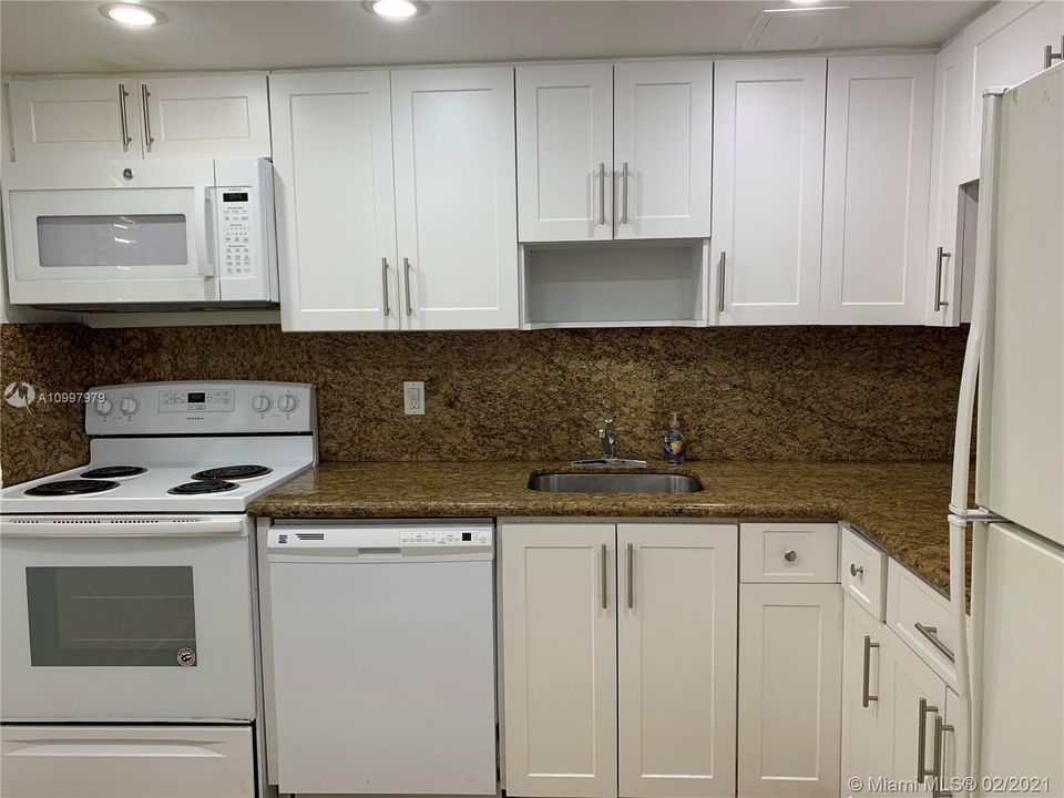 Recently Rented: $1,750 (1 beds, 1 baths, 730 Square Feet)