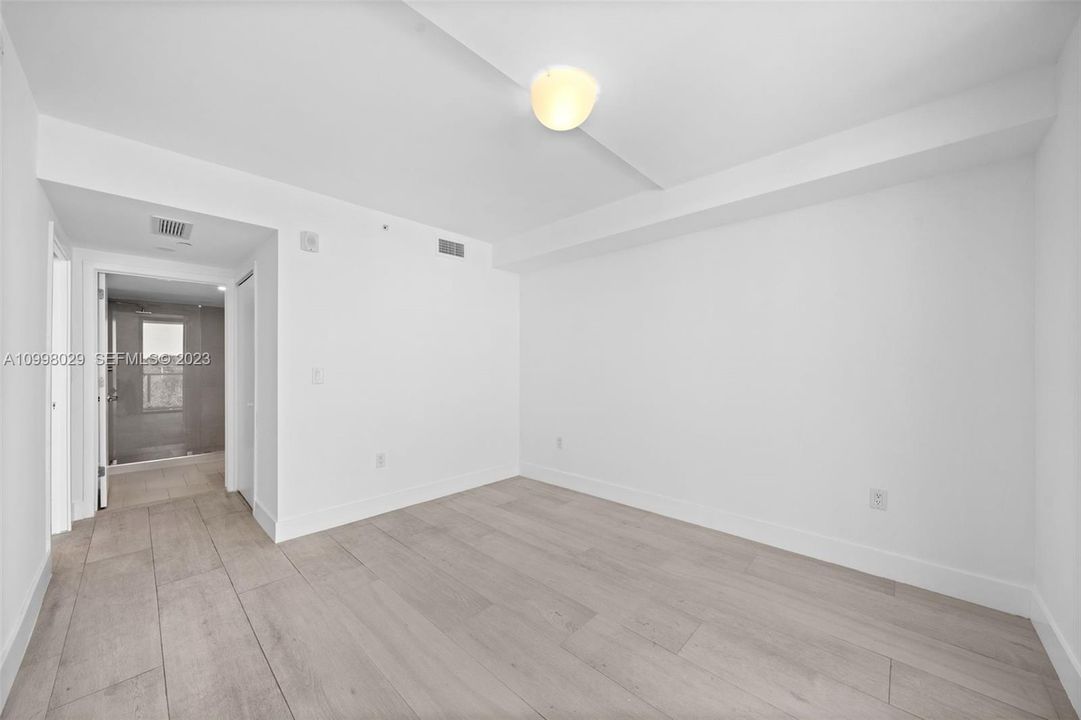 For Sale: $425,000 (2 beds, 2 baths, 903 Square Feet)