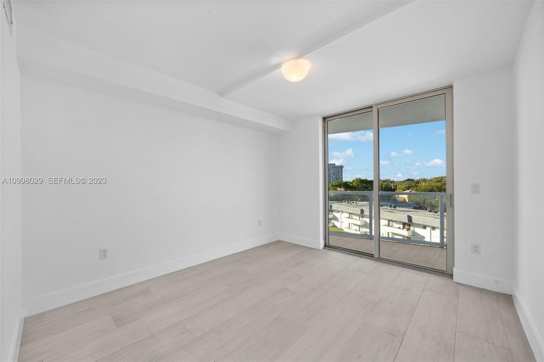 For Sale: $425,000 (2 beds, 2 baths, 903 Square Feet)