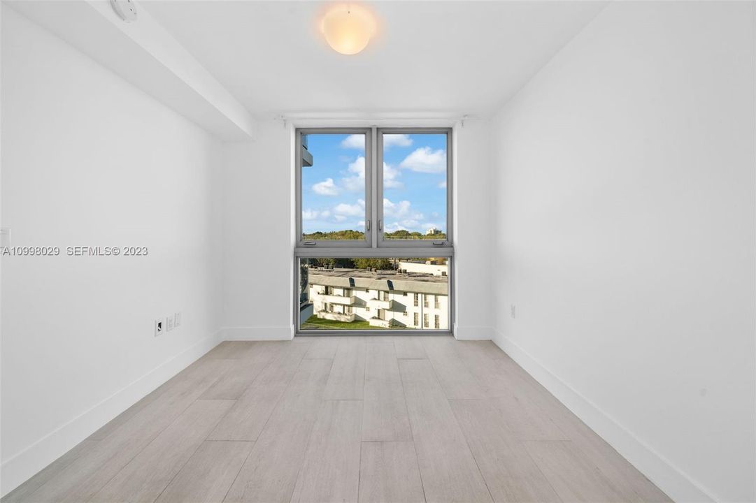For Sale: $425,000 (2 beds, 2 baths, 903 Square Feet)