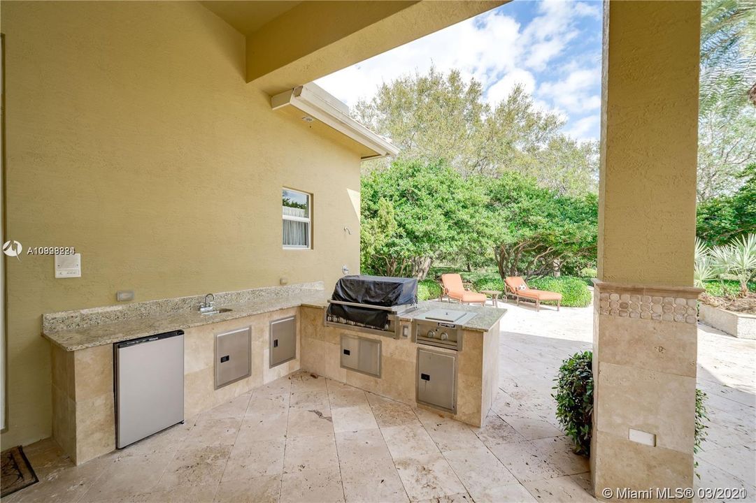 Recently Sold: $1,475,000 (6 beds, 5 baths, 5047 Square Feet)