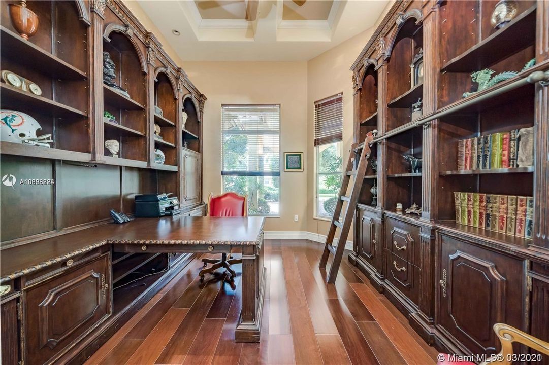 Recently Sold: $1,475,000 (6 beds, 5 baths, 5047 Square Feet)