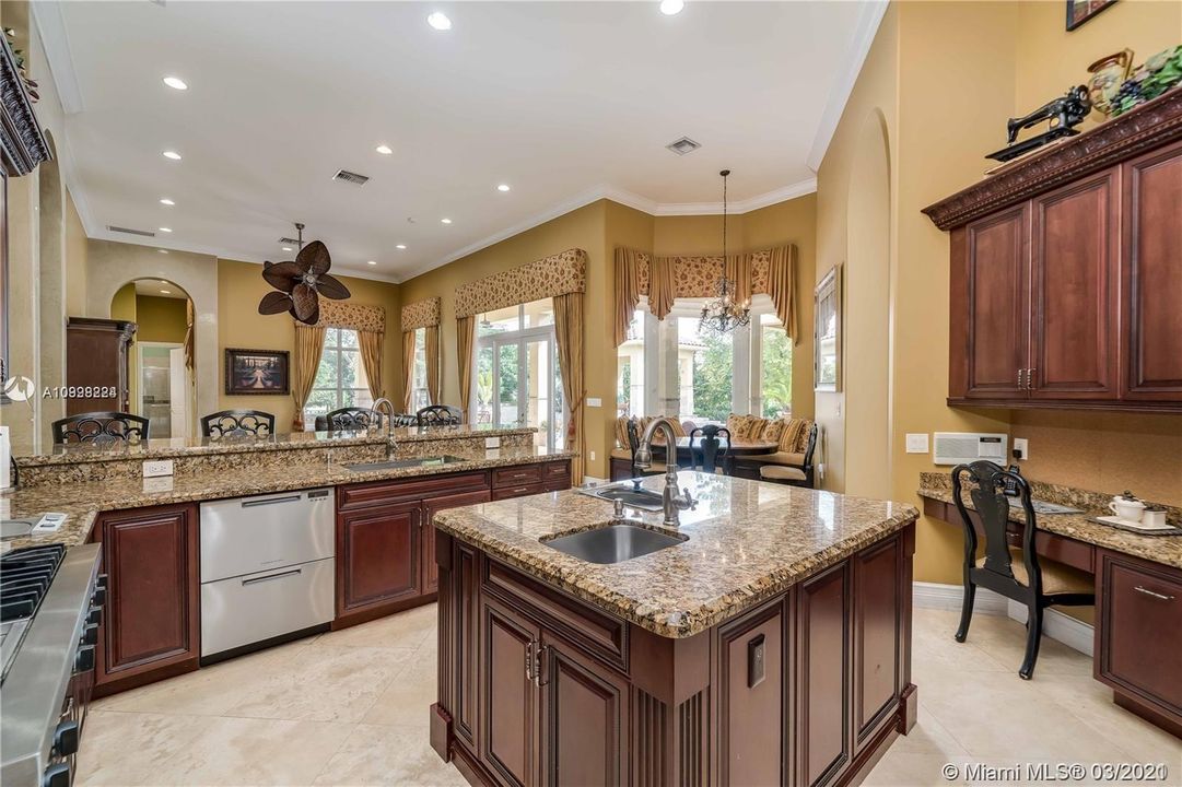 Recently Sold: $1,475,000 (6 beds, 5 baths, 5047 Square Feet)