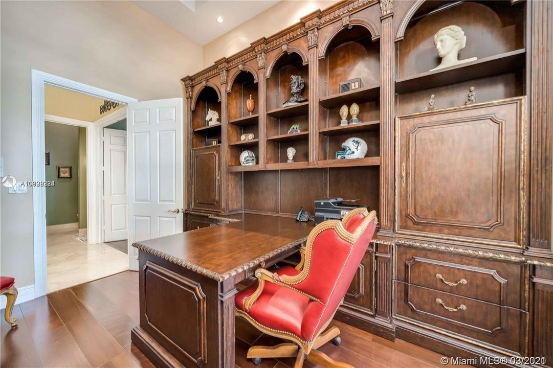 Recently Sold: $1,475,000 (6 beds, 5 baths, 5047 Square Feet)