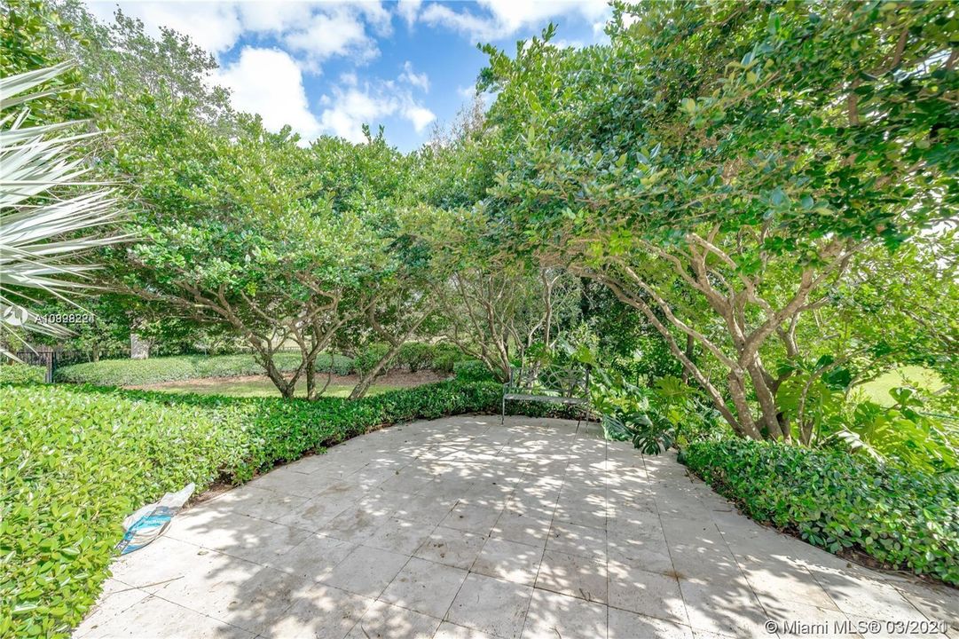 Recently Sold: $1,475,000 (6 beds, 5 baths, 5047 Square Feet)