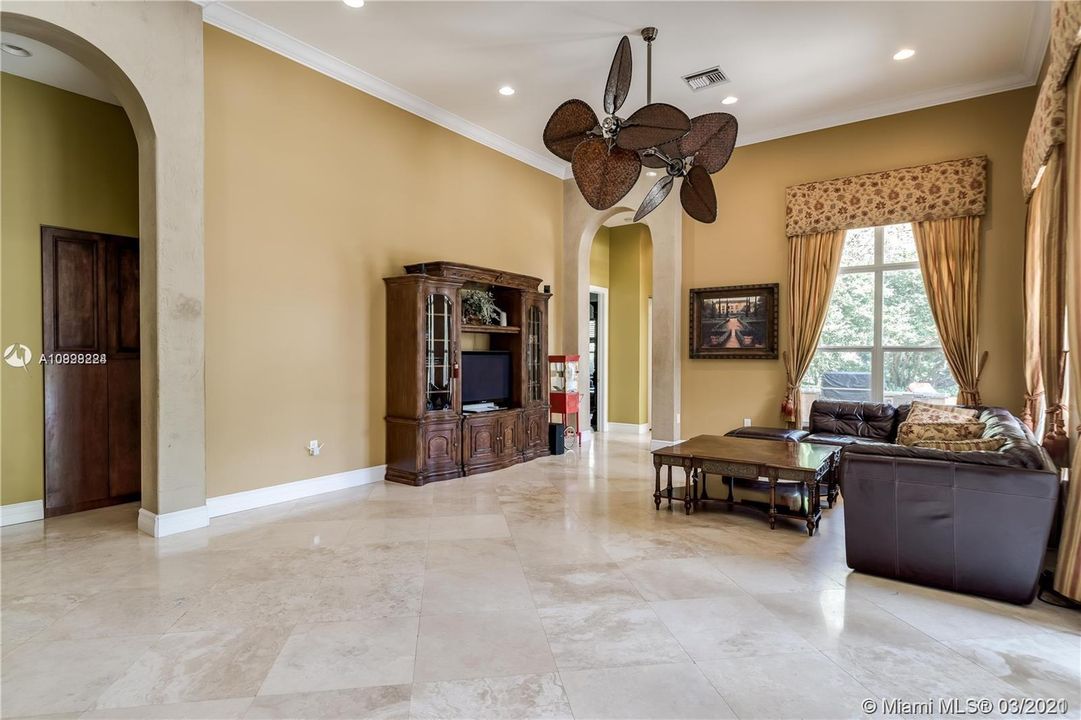 Recently Sold: $1,475,000 (6 beds, 5 baths, 5047 Square Feet)