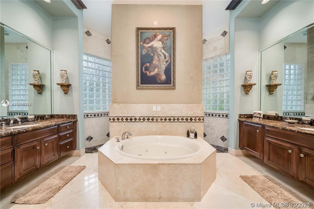 Recently Sold: $1,475,000 (6 beds, 5 baths, 5047 Square Feet)