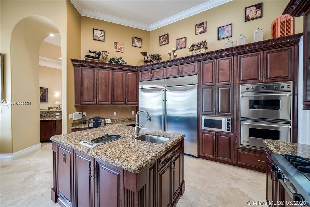Recently Sold: $1,475,000 (6 beds, 5 baths, 5047 Square Feet)