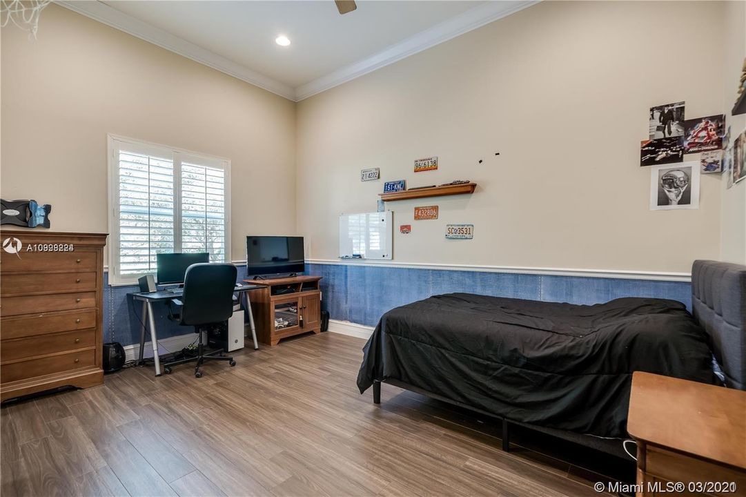 Recently Sold: $1,475,000 (6 beds, 5 baths, 5047 Square Feet)