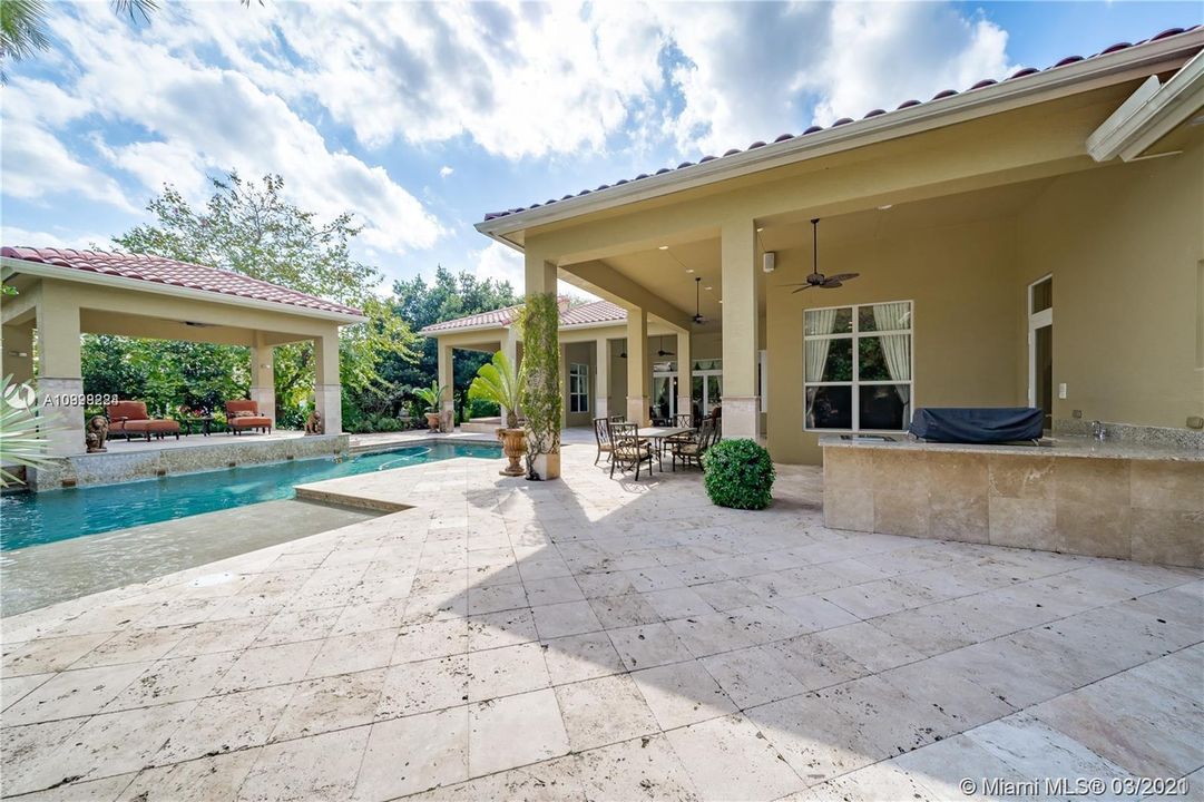 Recently Sold: $1,475,000 (6 beds, 5 baths, 5047 Square Feet)