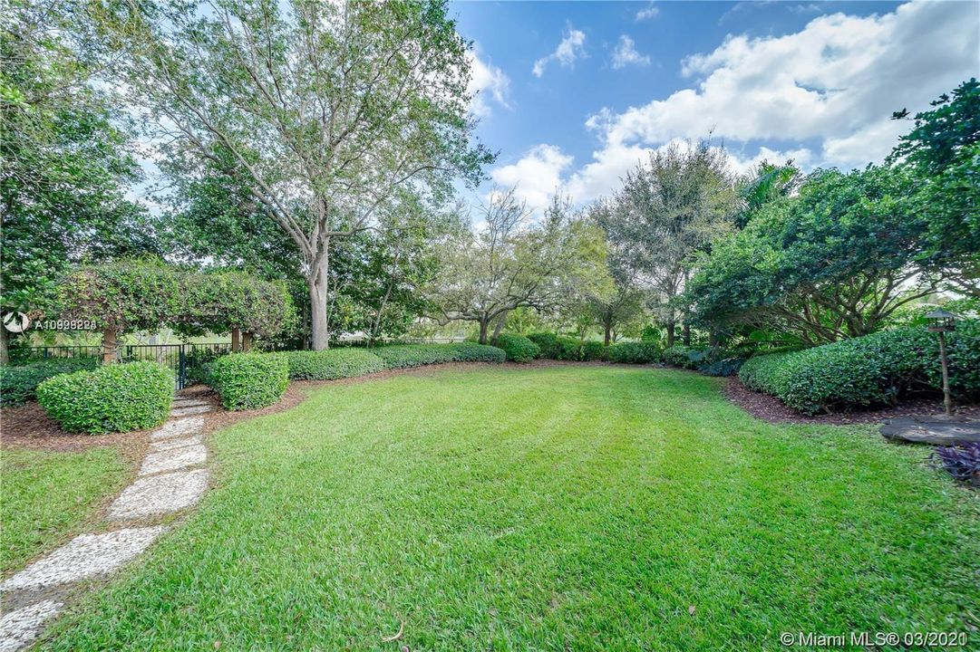Recently Sold: $1,475,000 (6 beds, 5 baths, 5047 Square Feet)
