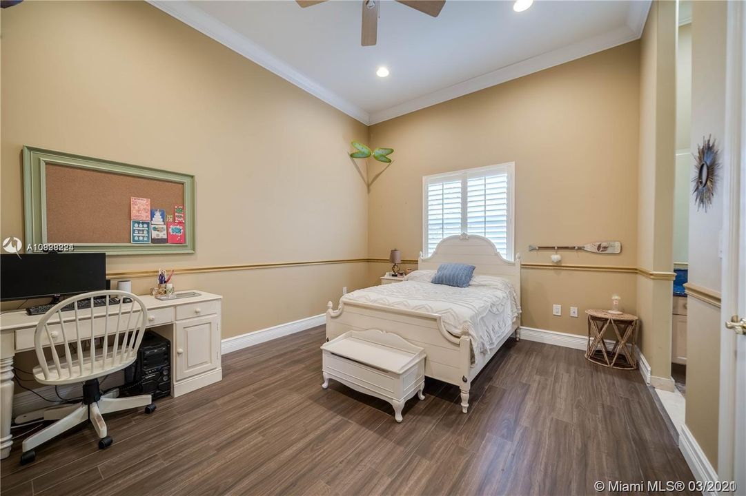 Recently Sold: $1,475,000 (6 beds, 5 baths, 5047 Square Feet)