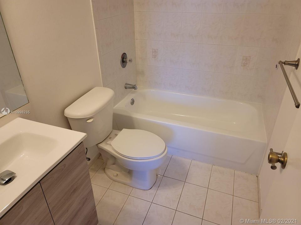 最近租的: $1,900 (2 贝兹, 2 浴室, 980 平方英尺)