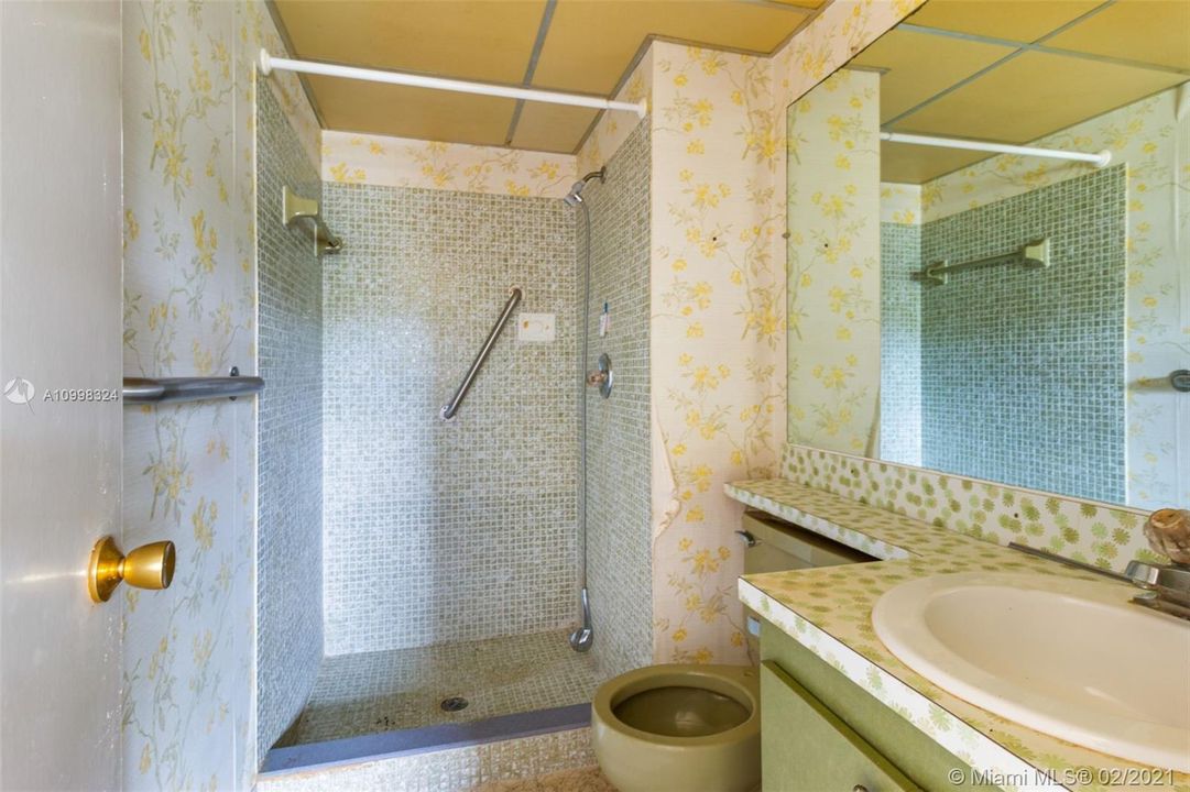 Недавно продано: $89,900 (2 спален, 2 ванн, 969 Квадратных фут)