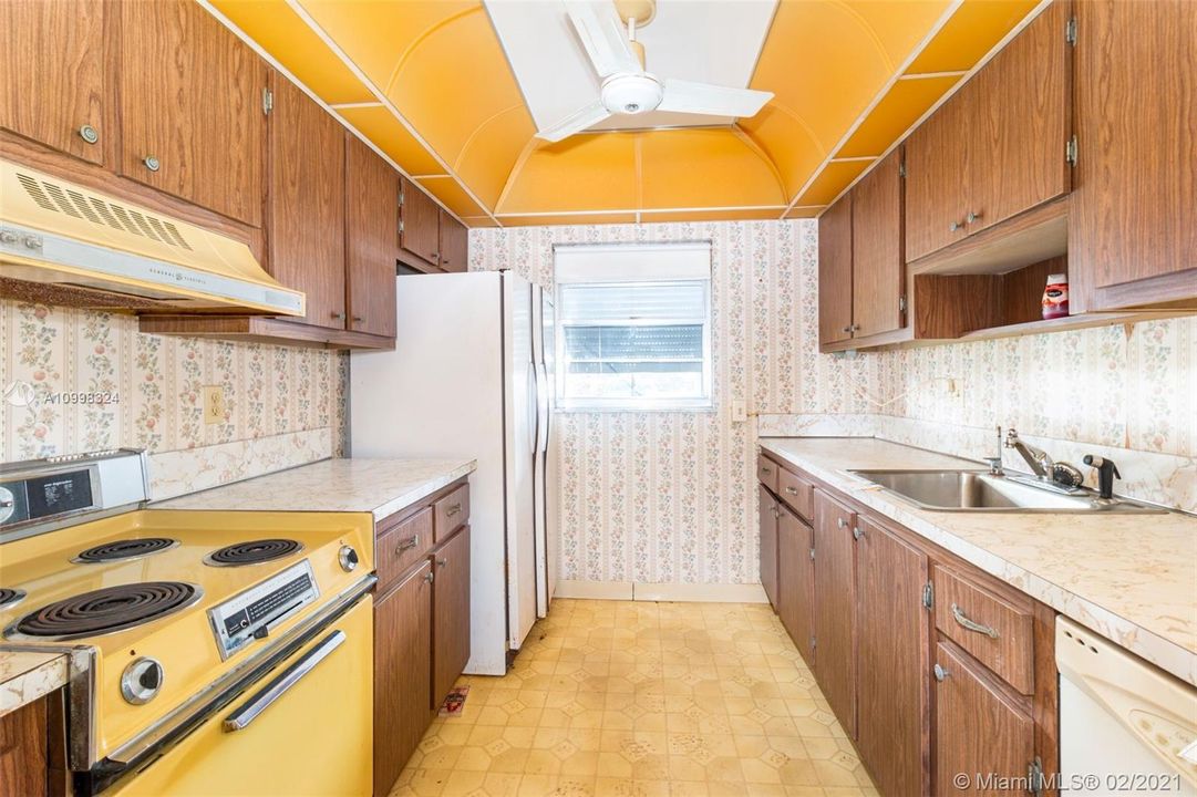 Недавно продано: $89,900 (2 спален, 2 ванн, 969 Квадратных фут)