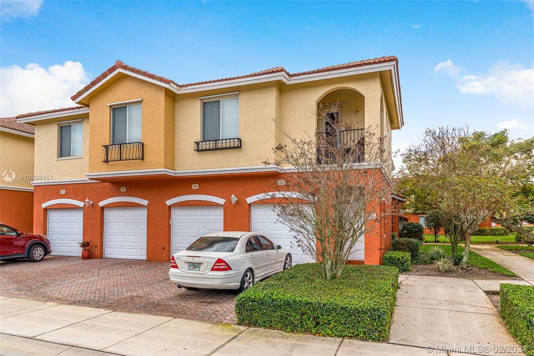 Recently Sold: $223,000 (3 beds, 2 baths, 1182 Square Feet)