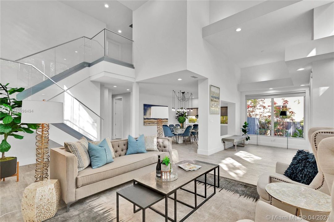 Recently Sold: $1,525,000 (4 beds, 4 baths, 3338 Square Feet)