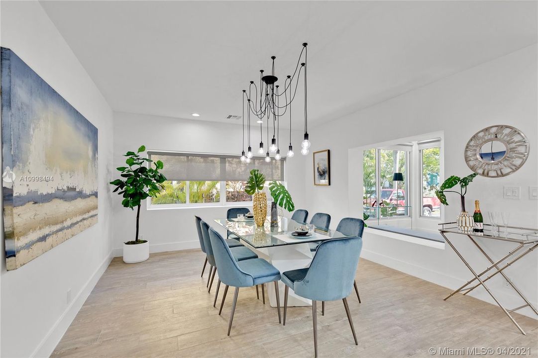 Recently Sold: $1,525,000 (4 beds, 4 baths, 3338 Square Feet)